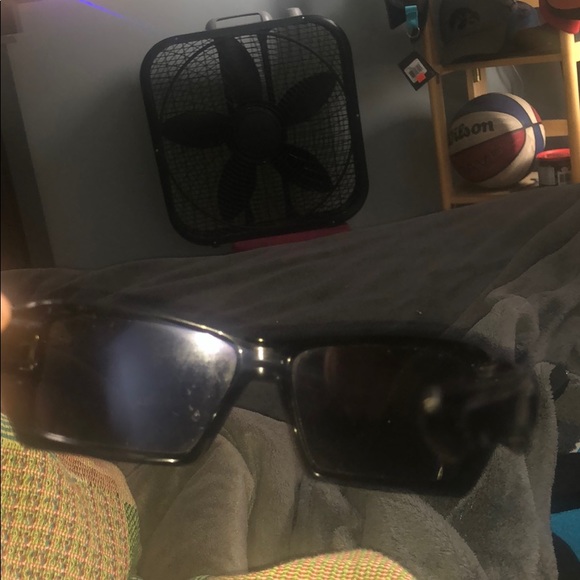 Authentic Oakley sunglasses. - Picture 4 of 5